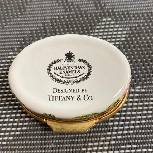 Tiffany Circa 1983 Pillbox - Picture 3 of 6